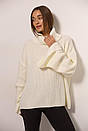 Жіночий в`язаний светр oversize молочний з розрізом ззаду на комірі ARJEN MKAR102272-1, фото 3