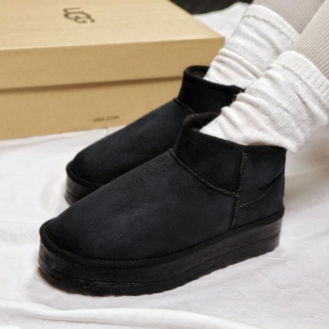 UGG Black