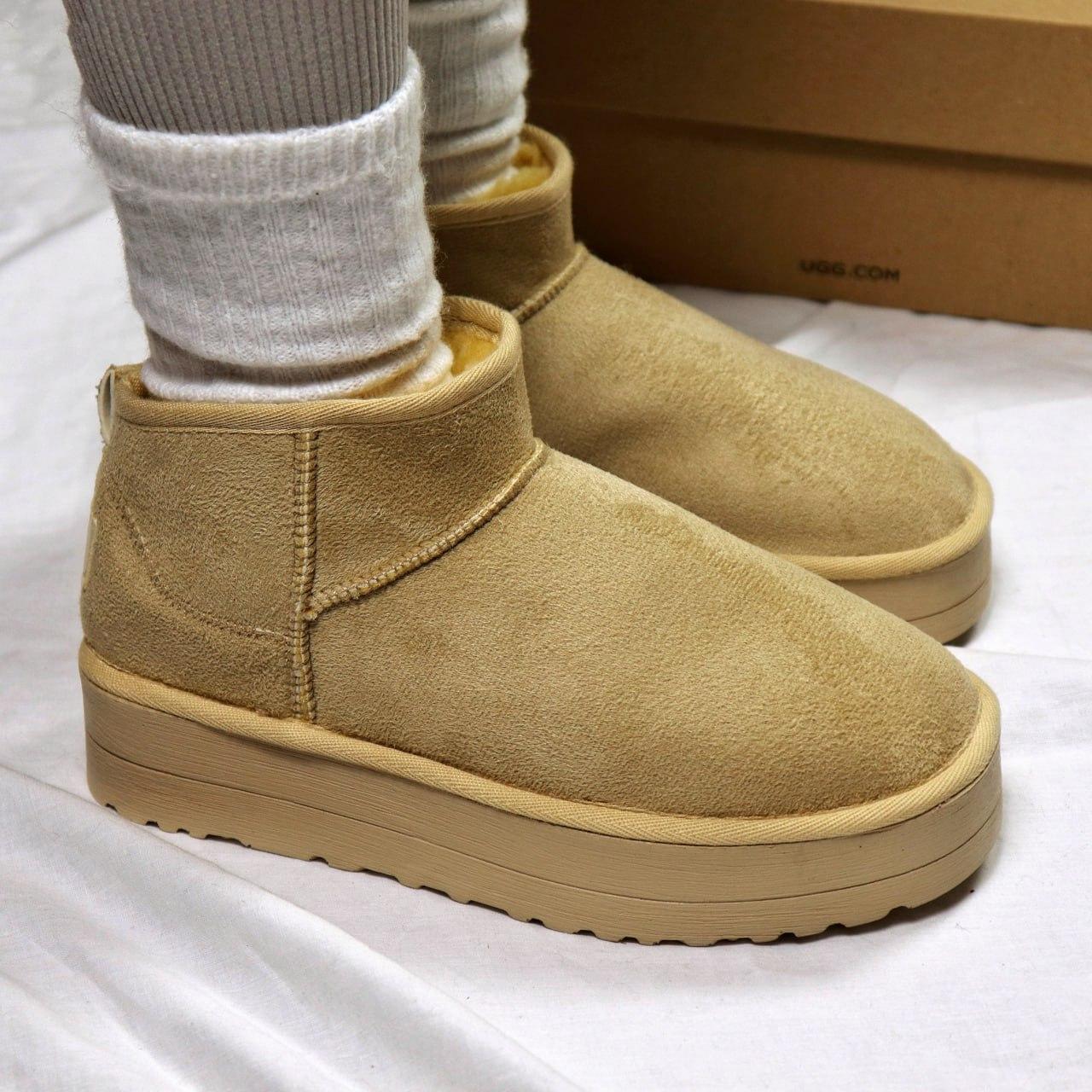 Зимові жіночі UGG Classic Ultra Mini Platform Beige Бежеві Взуття УГГІ Класік низькі на платформі замша теплий щільний хутро