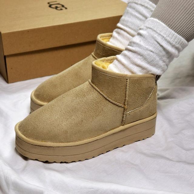 UGG Black
