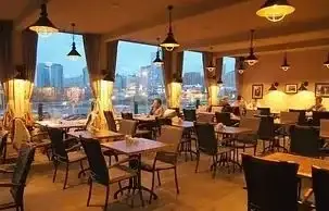 Опори для столів та столи для кафе