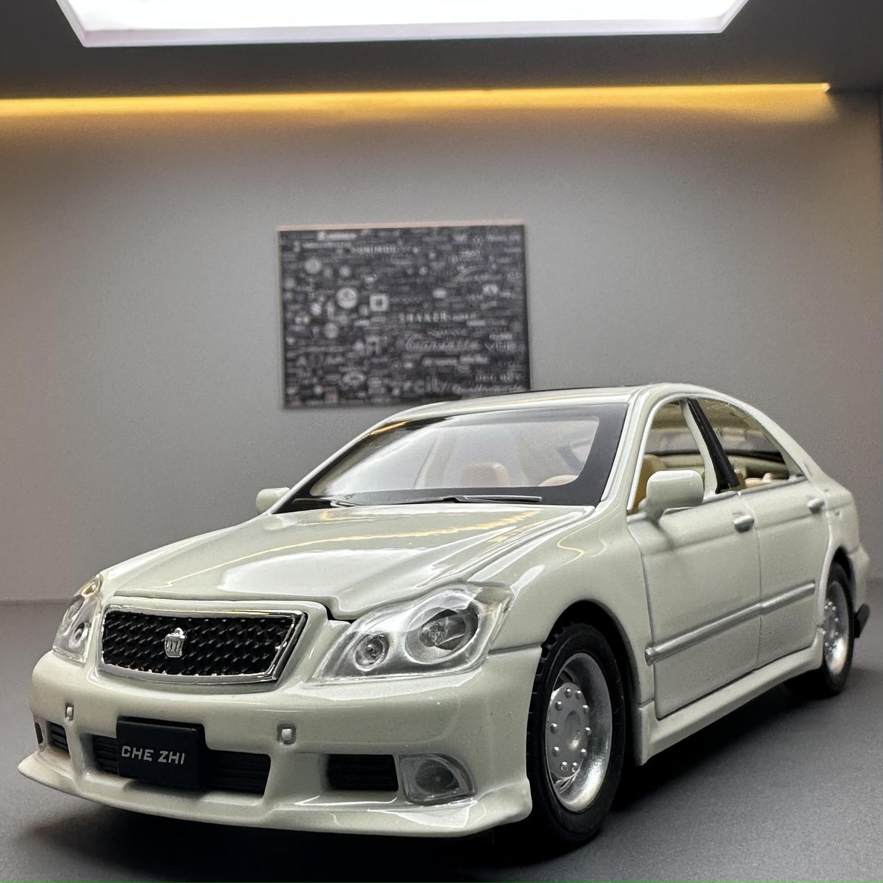 Металева машинка Toyota Краун Колекційна модель точна деталізація Toyota Crown S180 16х7х5 звук світло