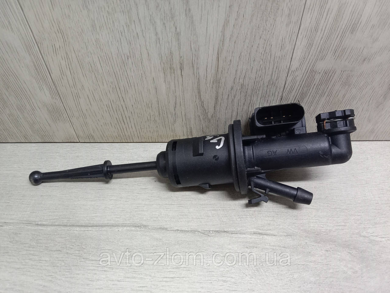 Головний циліндр зчеплення Volkswagen Golf 5, Touran, Caddy. 1K0721388M., фото 1