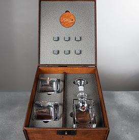 Люкс Leo графин і склянки 2 шт для віскі ( куля та тризуб ) в дерев'яній коробці.