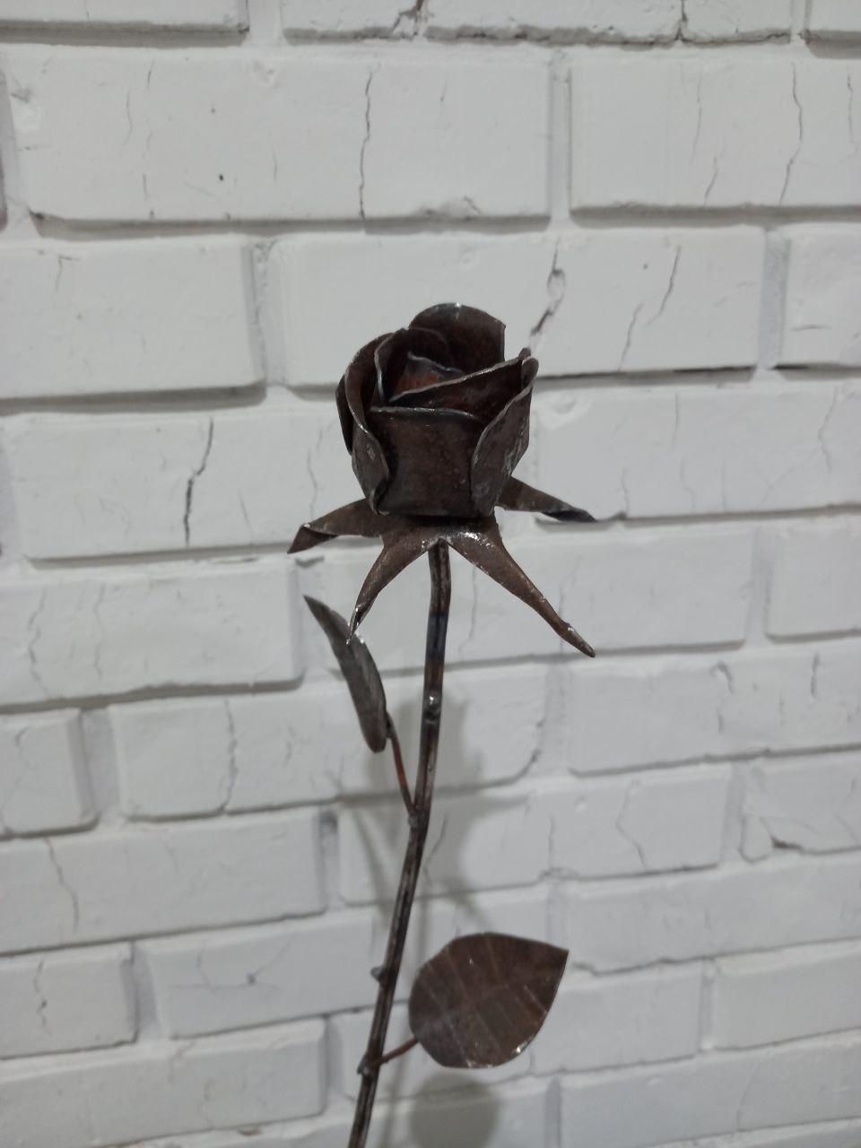 Кована металева троянда ручної роботи, довжина 50 см, стальна квітка, фото 1