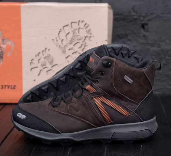 Високі зимові чоловічі черевики коричневого кольору на шнурках