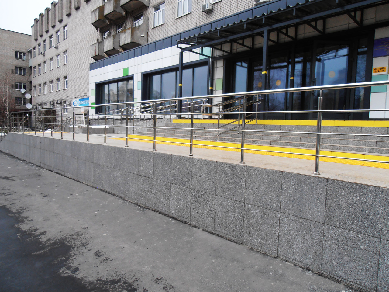 Огорожі пандуса з нержавіючої сталі AISI 201, поручень Ø 38 мм, стійка Ø38 мм, Мукачево