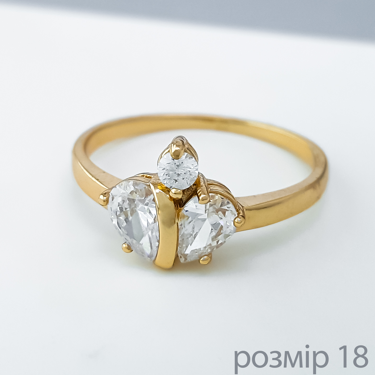 Кільце Метелик з цирконієм; р.18; медичне золото 18К