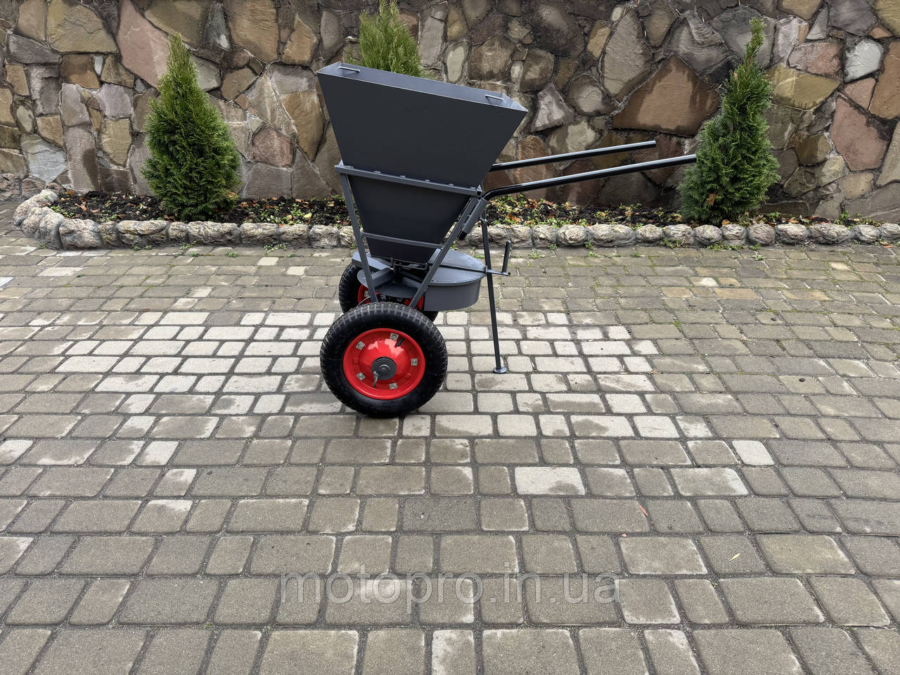 Розкидач ручний універсальний РРУ-55/2 (для солі, песка, добрив), фото 1