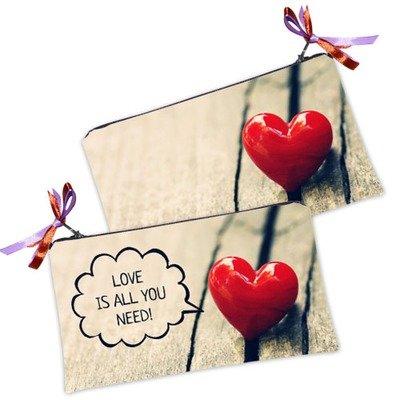 Жіноча косметичка Love is all you need!, фото 1