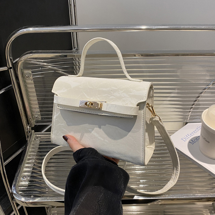 Жіноча сумка 8010 крос-боді бархатна велюрова замшева на ремінці біла молочна, фото 1