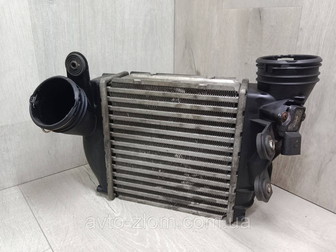 Радіатор інтеркулера Volkswagen Golf 4, Skoda Octavia Tour 1.9 TDI. 1J0145803N., фото 1