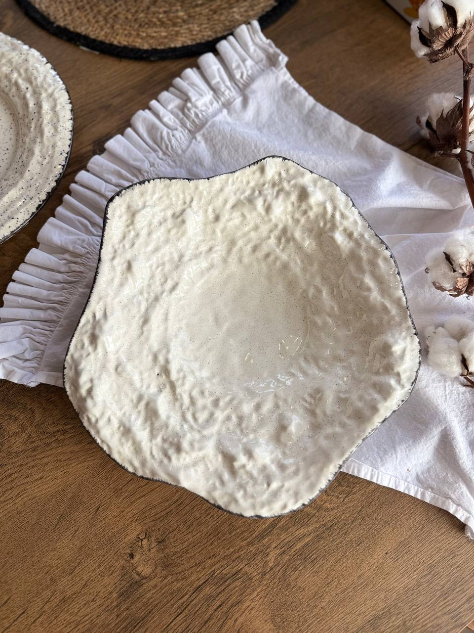 Тарілка для подачі LAVA Чорний Лофт