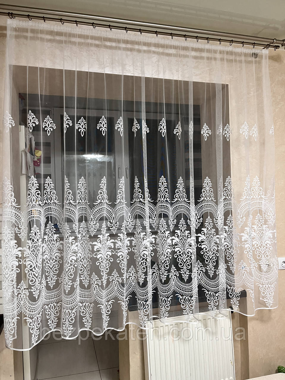 Біла коротка тюль. Гарна коротка тюль. Тюль до підвіконня.