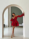 Жіноча коротка червона атласна сукня ярусна з відкритими плечима, фото 3