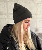 Тепла трикотажна жіноча шапка на флісі чорного кольору