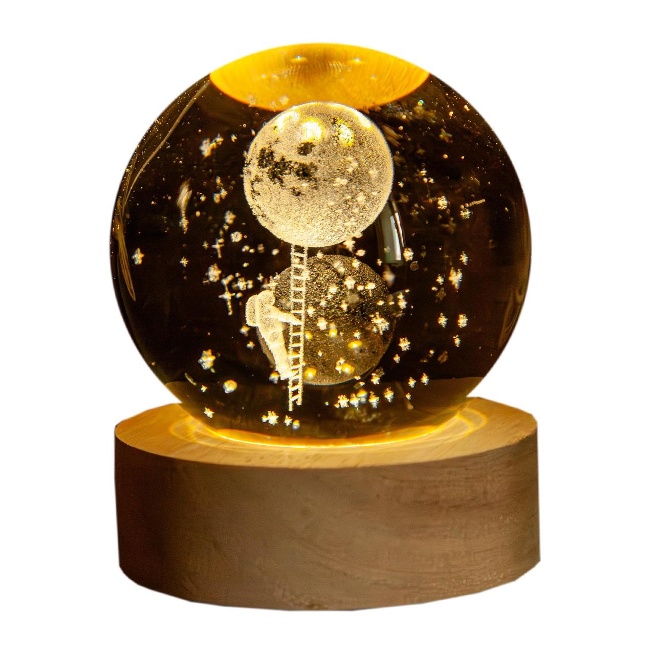 Куля акрилова "Висадка космонавта на Місяць" 6 см із підсвіткою на підставці, фото 1