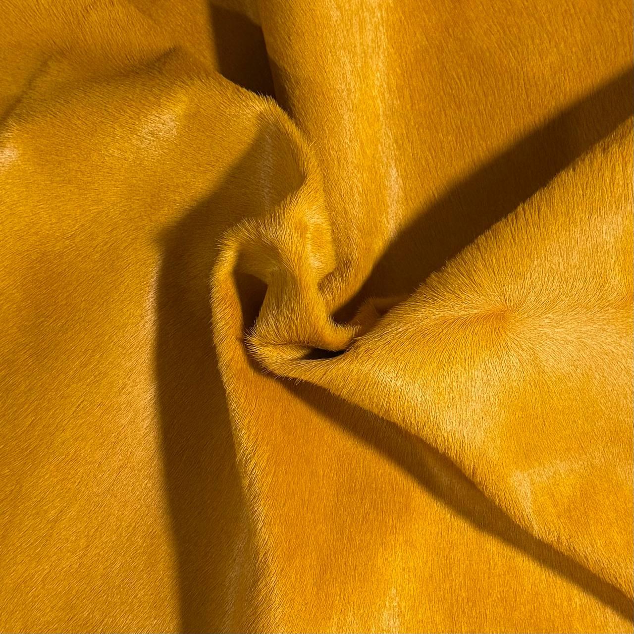 Натуральна шкіра поні з ворсом для пошиття жовта 63 dm2