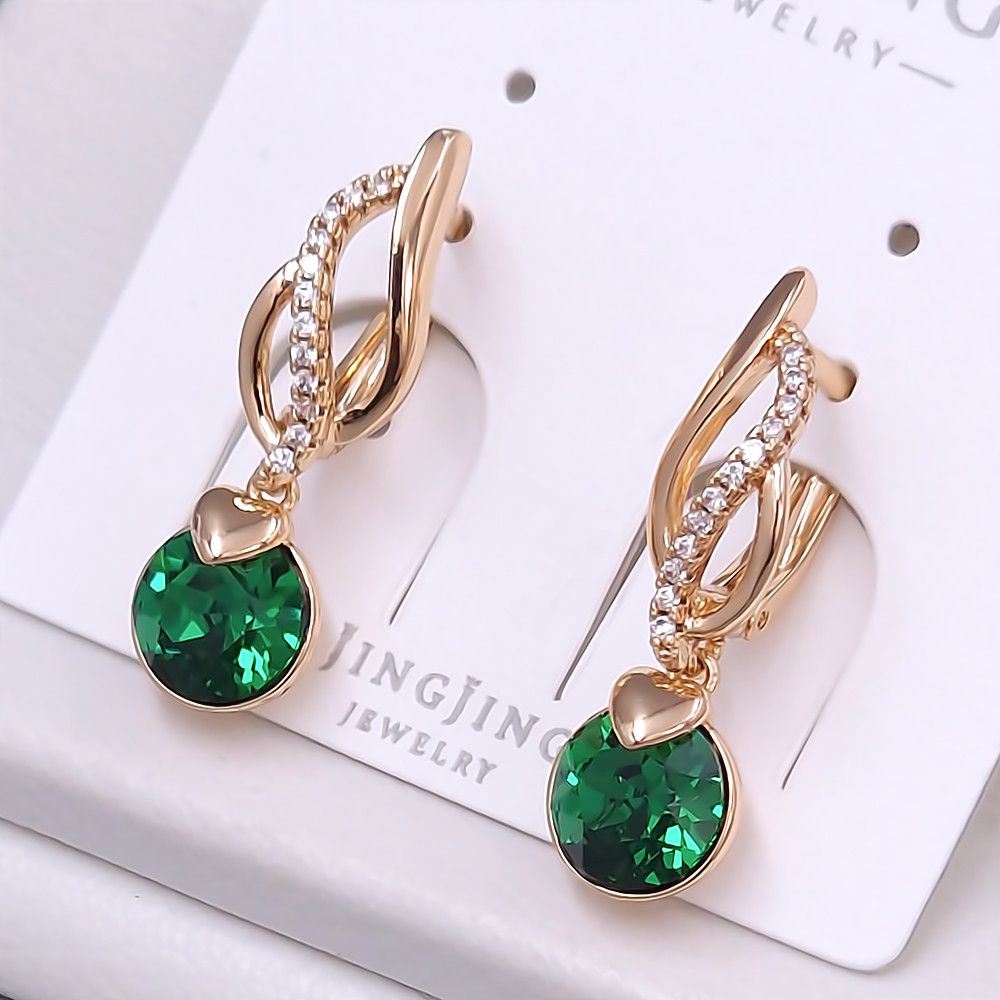 Сережки XР. Позолота 18К. Камені: Swarovski зеленого кольору та циркон. Довжина: 27 мм. Ширина: 7 мм.