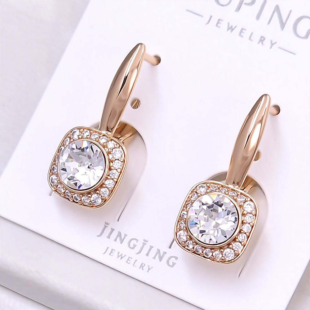 Сережки XР. Позолота 18К. Камені: Swarovski білого кольору та циркон. Довжина: 24 мм.
