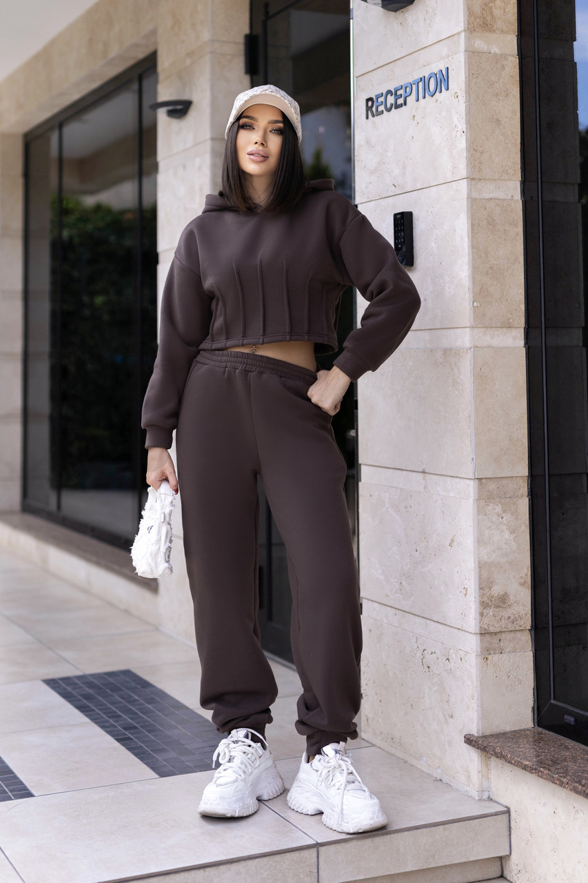 Жіночий спортивний костюм утеплений з худорлявого вільного крою з капюшоном і штанами.