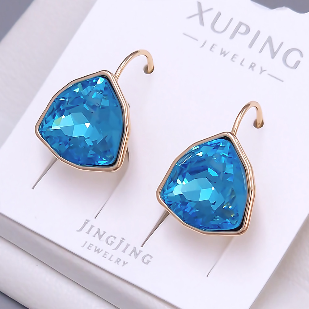 Сережки XР. Позолота 18К. Камені: Swarovski бірюзового кольору. Довжина: 18 мм. Ширина: 14 мм.