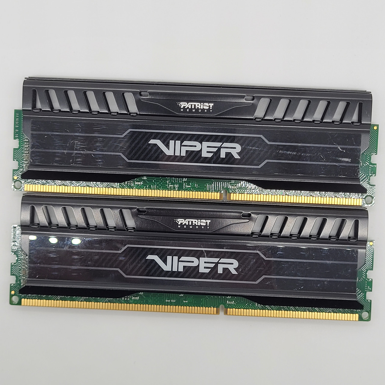 Пара оперативної пам'яті Patriot Viper DDR3 16Gb (2x8Gb) 1600MHz PC3-12800U 2R8 CL9 (PV316G160C9K) Б/В