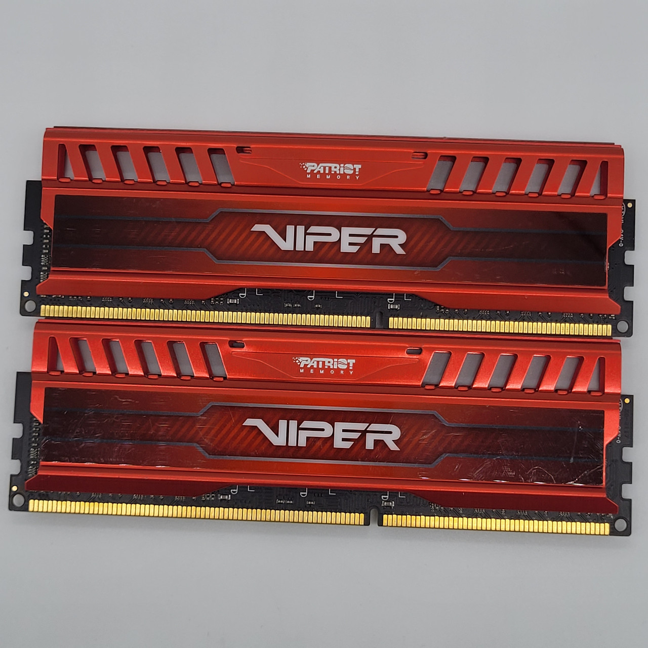 Пара оперативної пам'яті Patriot Viper DDR3 16Gb (2x8Gb) 1600MHz PC3-12800U 2R8 CL9 (PV316G160C9KRD) Б/В