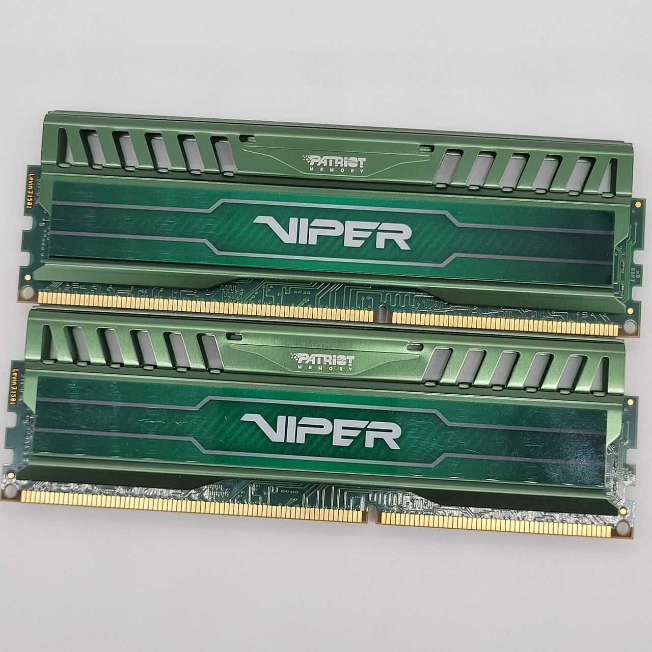 Пара оперативної пам'яті Patriot Viper DDR3 16Gb (2x8Gb) 1600MHz 12800U 2R8 CL10 (PV316G160C0KGN) Б/В