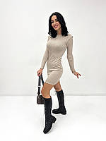 Теплое женское зимнее платье до колена из ангоры рубчик бежевого цвета