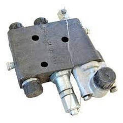 Вісь верхня важелів навішування в зб. (з важелями) Т-150К (пр-во ЛКМЗ)