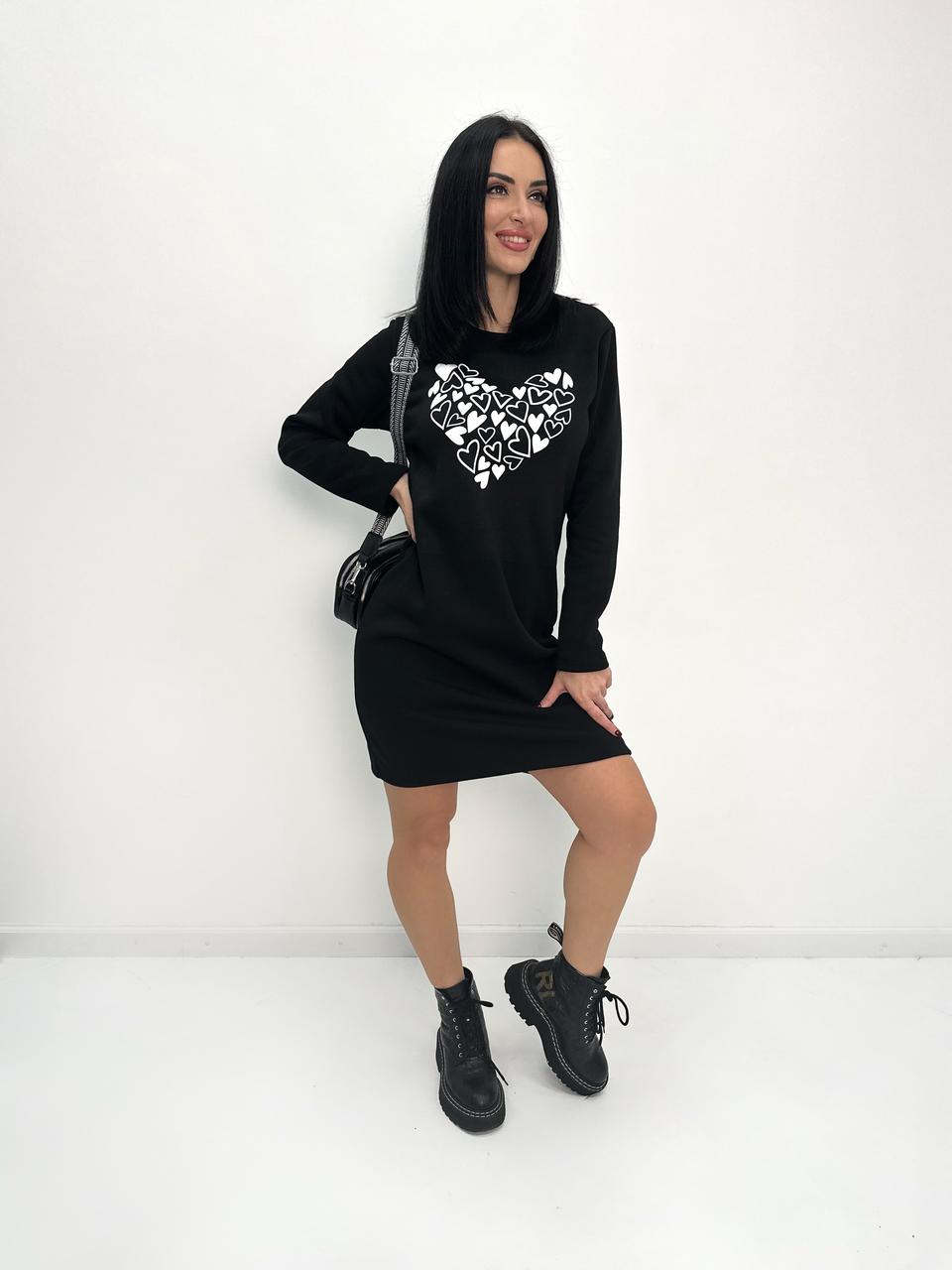 Тепла жіноча сукня по коліно тринитка на флісі чорного кольору
