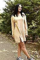 Спортивное женское платье худи трехнитка на флисе в свободном стиле от 42 до 52 размера бежевого цвета