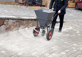 Розкидач ручний універсальний (для солі, піску, добрив)