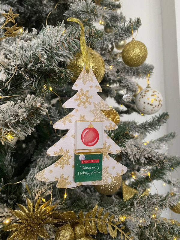 250 шт. Листівка-ялинка з шоколадкою на ялинку з вашим логотипом, фото 1