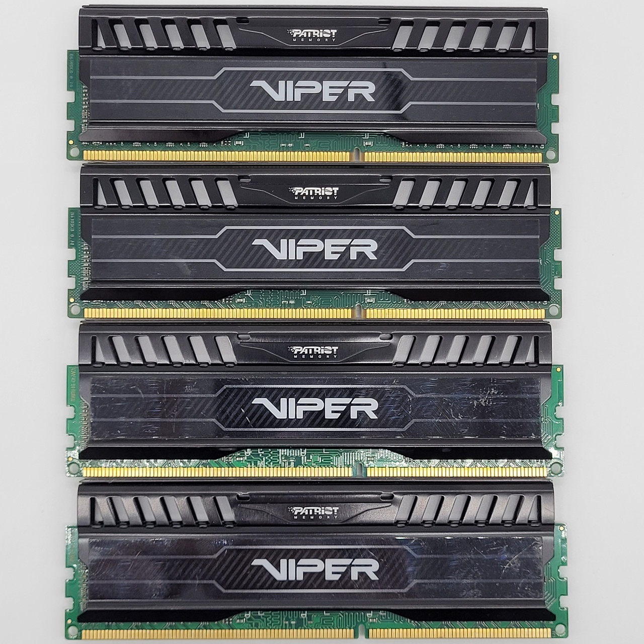 Комплект оперативної пам'яті Patriot DDR3 32Gb (4x8Gb) 1866MHz PC3 14900U 2R8 CL10 (PV316G186C0K) Б/В