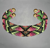 Браслет зелений з бісеру з геометричним візерунком