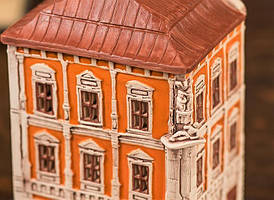 Керамічний будиночок-підсвічник "кам'яниця шольц-вольфовичів". площа ринок 23, Львів