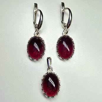 Кулон срібний жіночий із природним каменем гранатом Підвісок ручної роботи бордовий вставка гранат кабашон