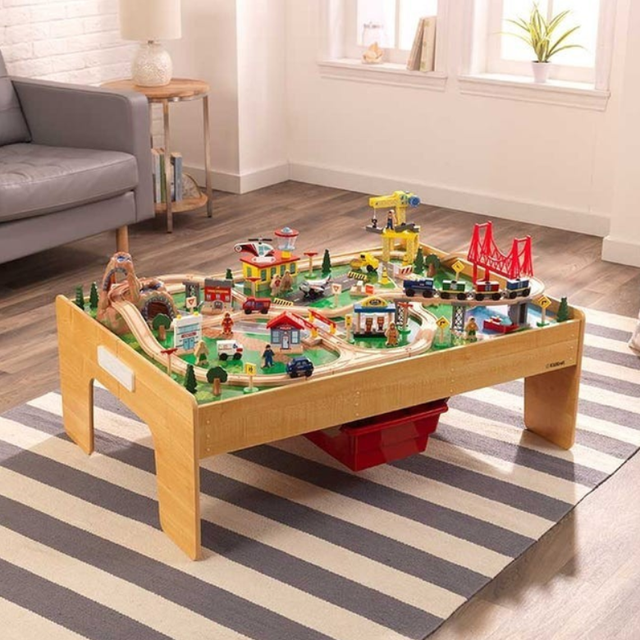 Железная дорога на игровом столе KidKraft Adventure Town