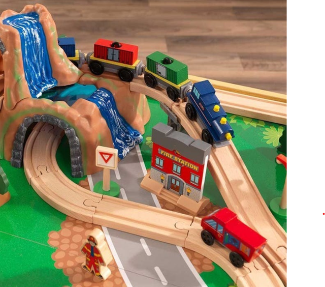 Железная дорога на игровом столе KidKraft Adventure Town