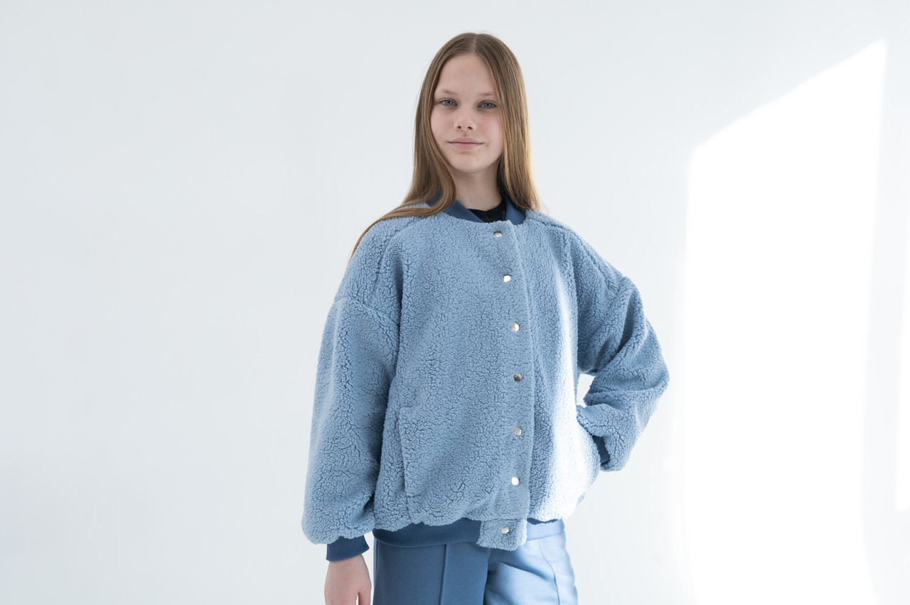 Кофта бомбер із матеріалу тедді на кнопках на дівчинку блакитного кольору р. 140-170