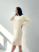Теплое платье с ангоры с высоким горлом бежевого цвета