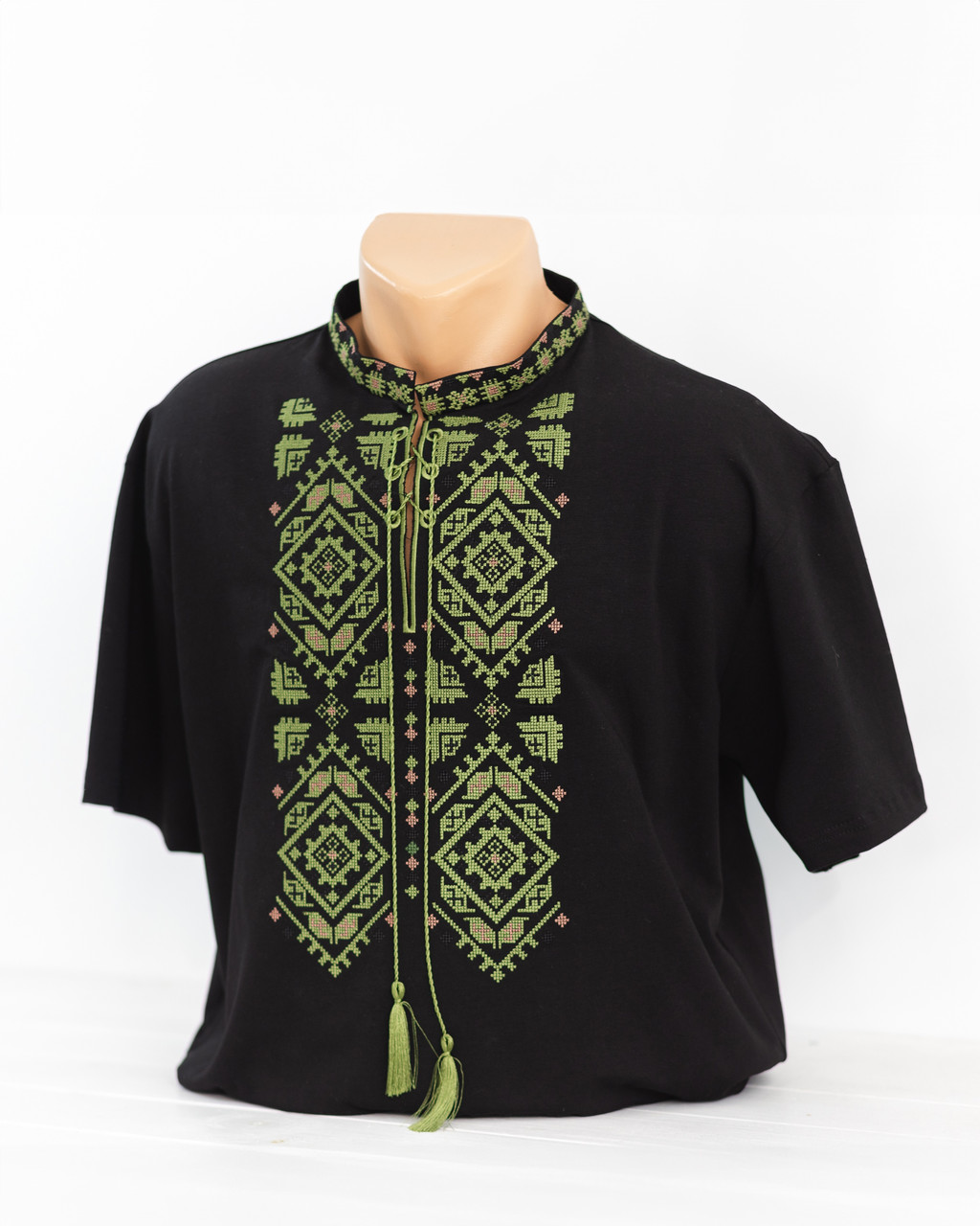 Футболка з вишивкою чоловіча Лаврентій на чорному, футболка вишивка, футболка вишиванка, футболка з вишиванкою, футболка вишита, фото 1