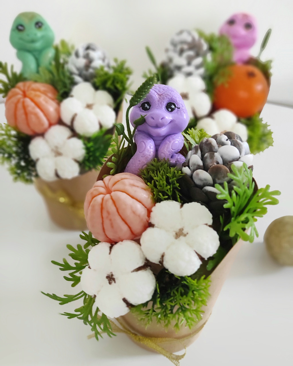 Новорічний букет з мила "Змія, мандарин, бавовна і шишка"