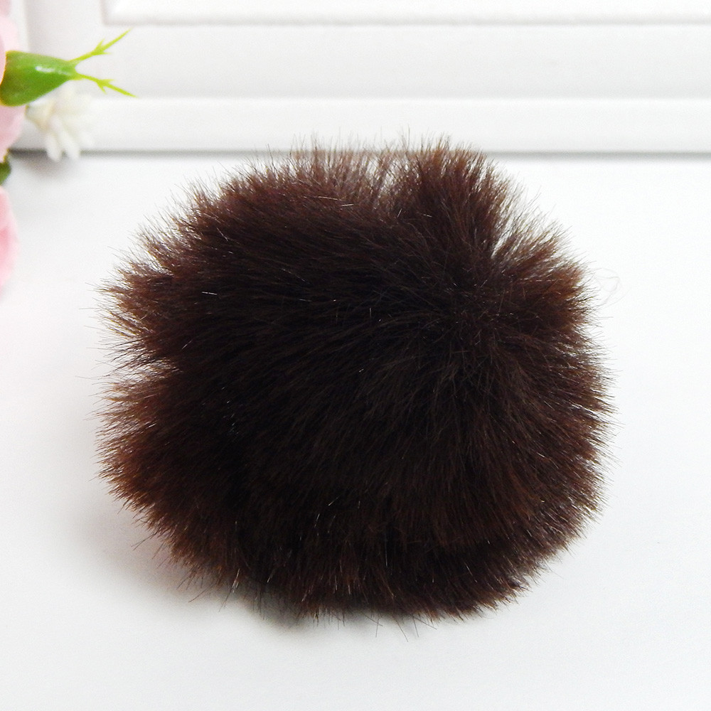 Помпон еко-хутро з петелькою 6 см, коричневий