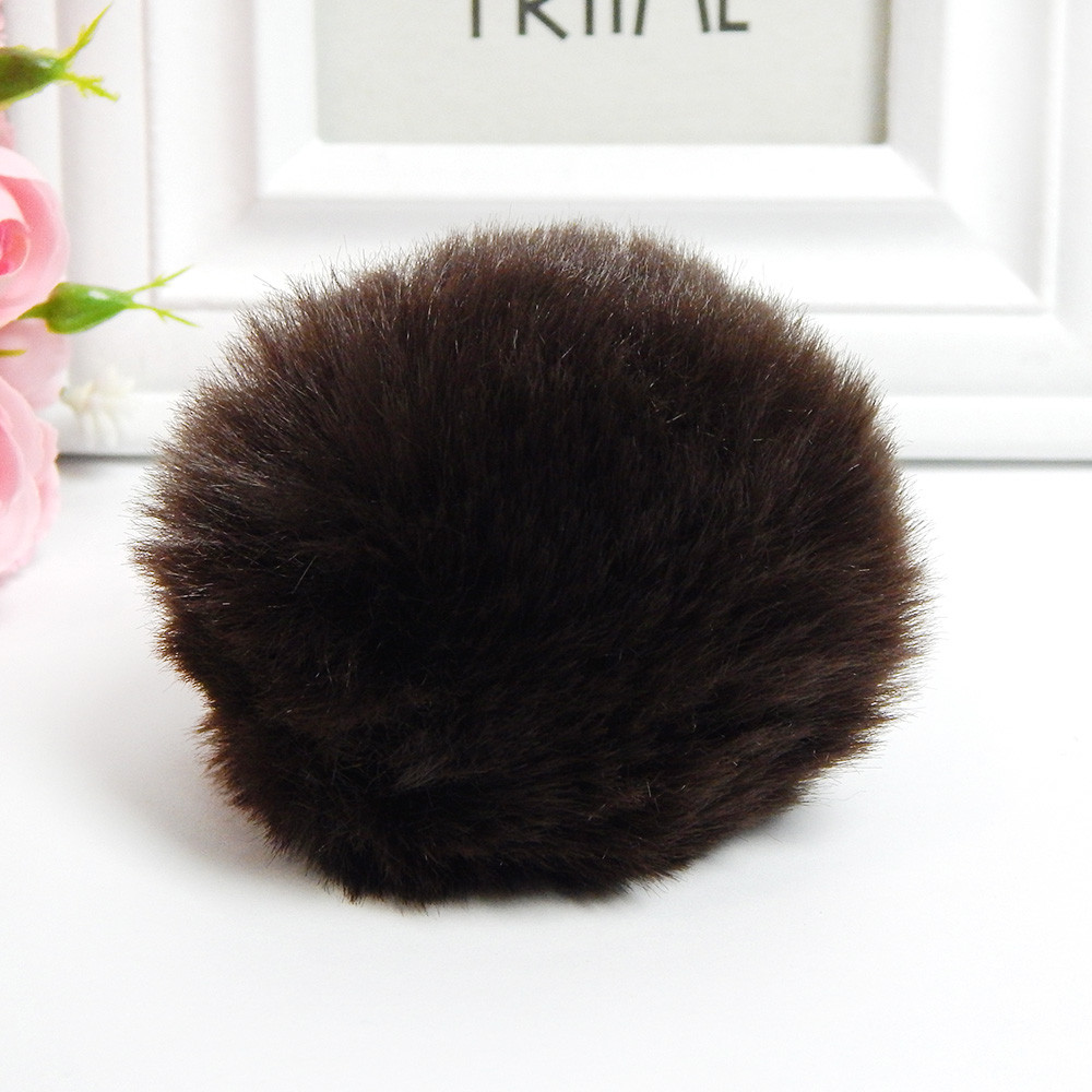 Помпон еко-хутро з петелькою 8 см, коричневий