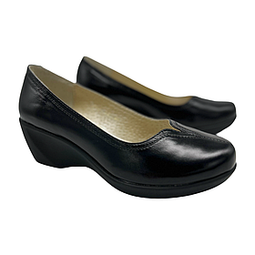 Туфлі жіночі із натуральної лакової шкіри чорного кольору на танкетці “Style Shoes”