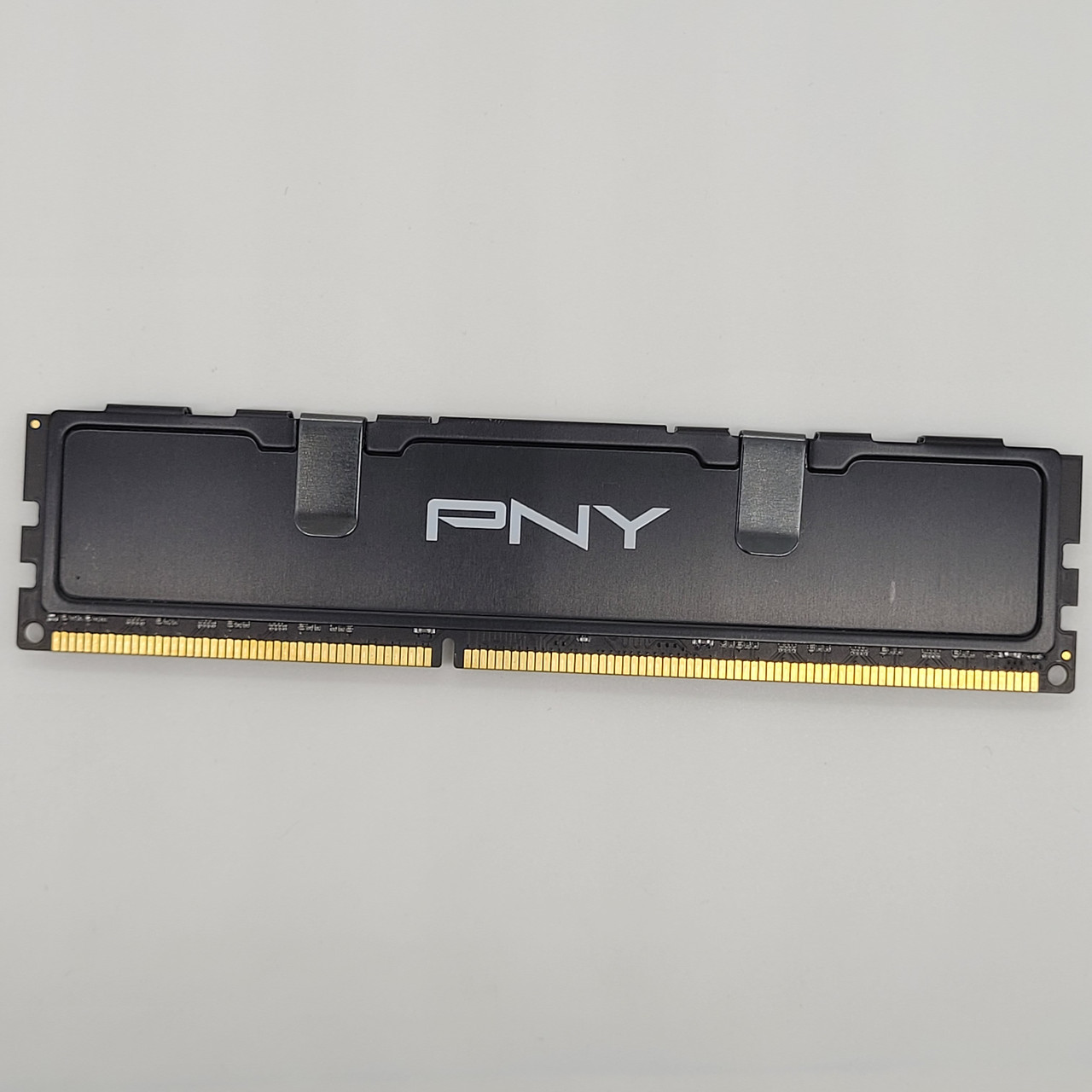 Ігрова оперативна пам'ять PNY DDR3 8Gb 1866MHz 14900U CL10 2R8 (8GBH2X04F1AA28-15-H) Б/В