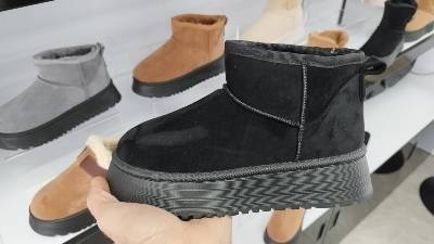 Уги черевики ЧОРНІ BLACK короткі на високій підошві з ПУГОВІЦІВ утеплені жіночі зимові, фото 3